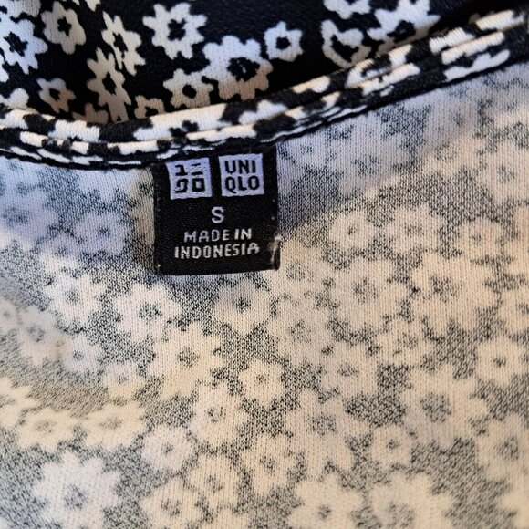 UNIQLO Floral Black and White V Neck Romper Size S - Picture 10 of 11